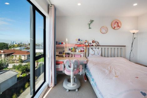 Photo of property in 4/128 Onewa Road, Northcote, Auckland, 0627