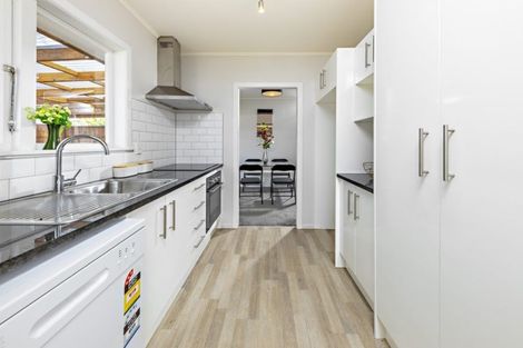 Photo of property in 16 Lyncroft Street, Mangere East, Auckland, 2024