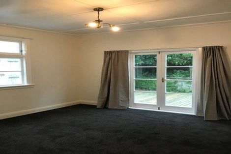Photo of property in 46 Queens Drive, Lyall Bay, Wellington, 6022