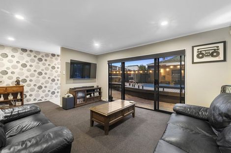Photo of property in 13 Kurnell Drive, Botany Downs, Auckland, 2010