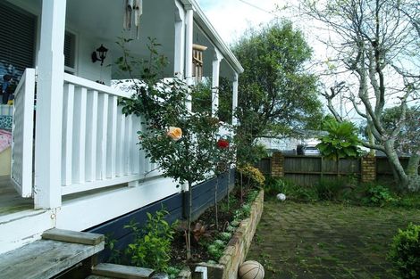 Photo of property in 2a Waller Avenue, Bucklands Beach, Auckland, 2012