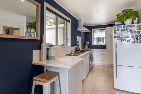 Photo of property in 52 Staincross Street, Green Bay, Auckland, 0604