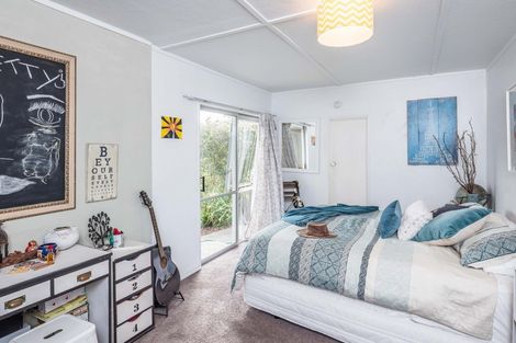 Photo of property in 11 Karaka Grove, Raumati Beach, Paraparaumu, 5032