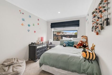 Photo of property in 16a Lillian Place, Orewa, 0931