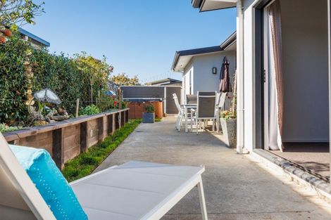 Photo of property in 51 Chestnut Close, Kelvin Grove, Palmerston North, 4414