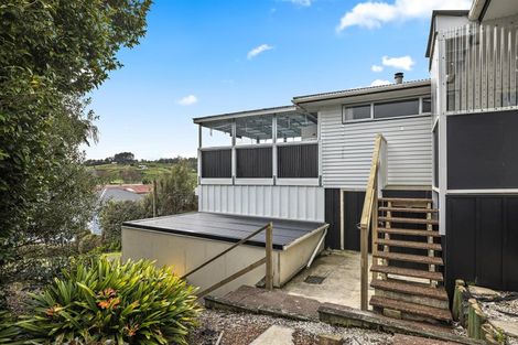 Photo of property in 9 Awaroa Road, Helensville, 0800