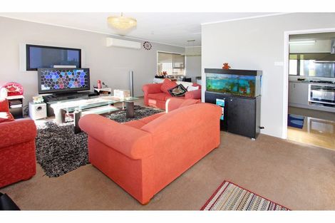 Photo of property in 16 Beaufort Place, Papatoetoe, Auckland, 2025