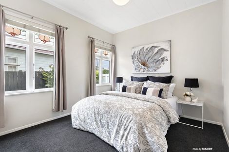 Photo of property in 2 Resolution Street, Lyall Bay, Wellington, 6022