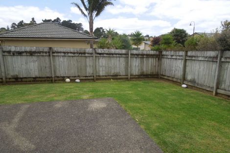 Photo of property in 4 Zefiro Drive, Massey, Auckland, 0614