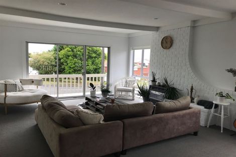 Photo of property in 17 Lyndhurst Road, Te Atatu South, Auckland, 0610