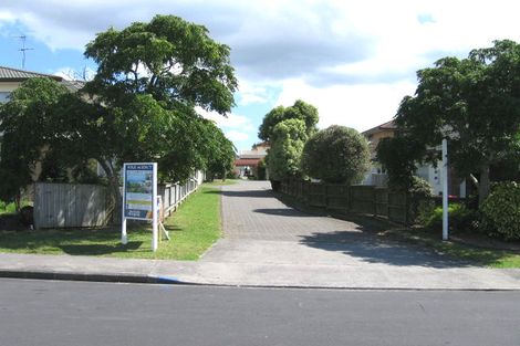 Photo of property in 8 Whiting Grove, West Harbour, Auckland, 0618