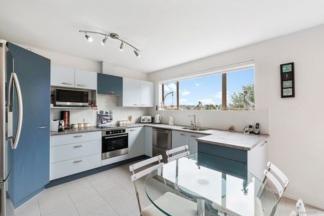 Photo of property in 17 Meteor Place, Schnapper Rock, Auckland, 0632
