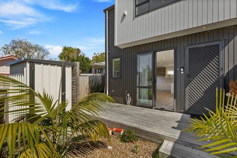 Photo of property in 4a Trengove Place, West Harbour, Auckland, 0618