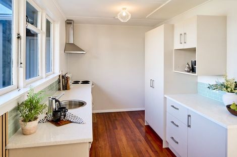 Photo of property in 38a Victory Crescent, Tawa, Wellington, 5028