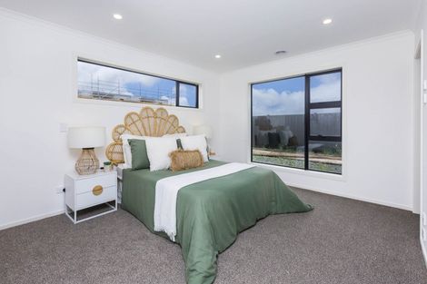 Photo of property in 8 Passchendaele Grove, Trentham, Upper Hutt, 5018