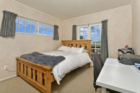 Photo of property in 27 Wairau Road, Forrest Hill, Auckland, 0627