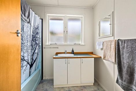 Photo of property in 9 Awaroa Road, Helensville, 0800