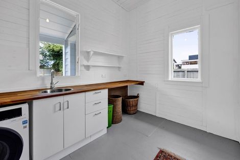 Photo of property in 195 South Road, Hawera, 4610