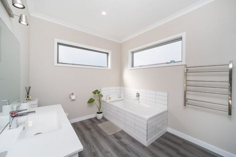 Photo of property in 5 Heritage Place, Terrace End, Palmerston North, 4410