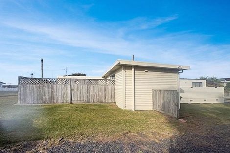 Photo of property in 62 Pratt Avenue, Foxton Beach, Foxton, 4815