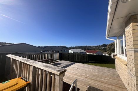 Photo of property in 3 Beauzami Crescent, Ascot Park, Porirua, 5024