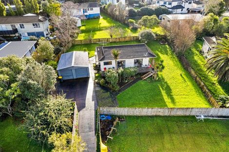 Photo of property in 16 St Catherine Crescent, West Harbour, Auckland, 0618