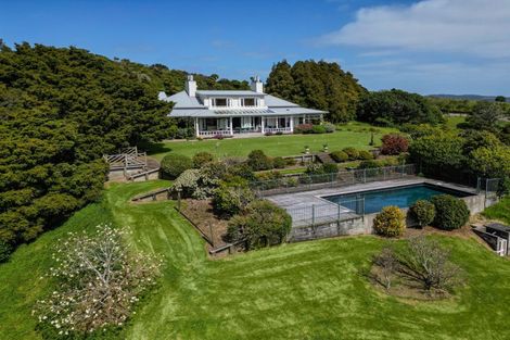 Photo of property in 38 Kaipara View Road, Helensville, 0875