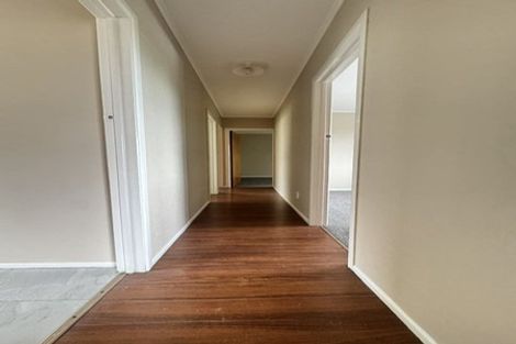 Photo of property in 25 Ellesmere Crescent, Pakuranga Heights, Auckland, 2010