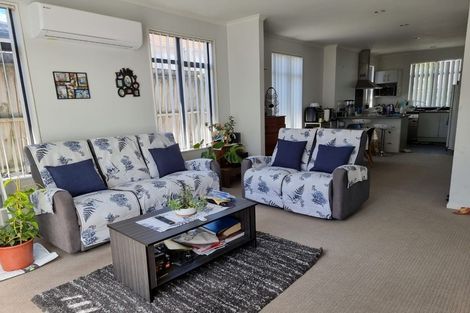 Photo of property in 8 Bushpark Place, Flat Bush, Auckland, 2016
