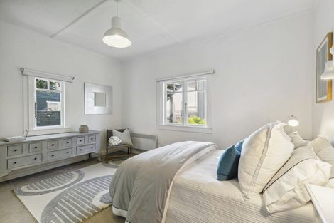 Photo of property in 281 Queens Drive, Lyall Bay, Wellington, 6022