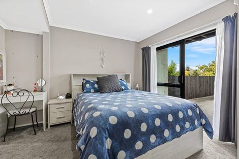 Photo of property in 2/2 Forsythe Place, Massey, Auckland, 0614