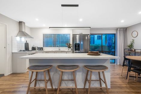 Photo of property in 19 Seagull Place, Whitby, Porirua, 5024