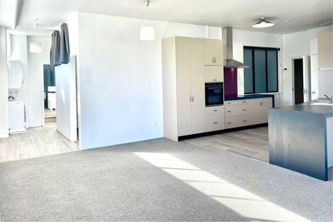 Photo of property in Endeavour Apartments, 18/125u Thorndon Quay, Pipitea, Wellington, 6011