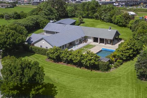 Photo of property in 21 Koraha Road, Kumeu, 0892