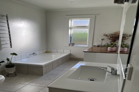 Photo of property in 208 Knights Road, Hutt Central, Lower Hutt, 5011