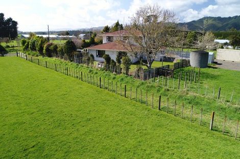 Photo of property in 292 Heatherlea Road East, Levin, 5571