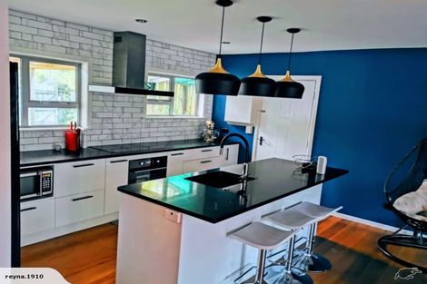 Photo of property in 17 Golf Road, New Lynn, Auckland, 0600