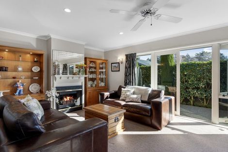 Photo of property in 2/281 Memorial Avenue, Burnside, Christchurch, 8053