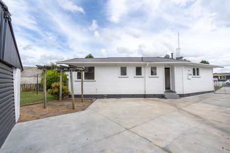 Photo of property in 77 Collins Road, Melville, Hamilton, 3206