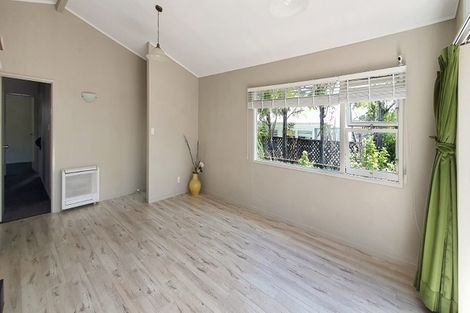 Photo of property in 1/44 Stanley Road, Glenfield, Auckland, 0629