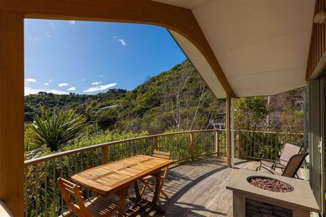 Photo of property in 21 Amelia Crescent, Waikawa, Picton, 7220