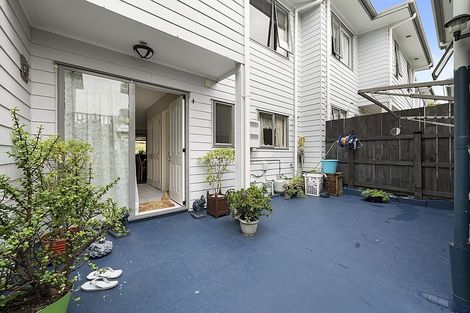 Photo of property in 28/3 Hulme Place, Henderson, Auckland, 0612