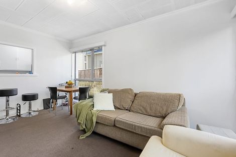 Photo of property in Victoria Court, 4u4 Queen Street, Mount Victoria, Wellington, 6011
