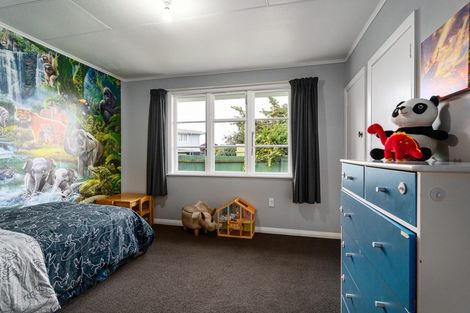 Photo of property in 3 Woburn Place, Takaro, Palmerston North, 4412
