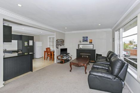 Photo of property in 52 Churchill Avenue, Manurewa, Auckland, 2102