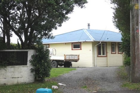 Photo of property in 18 Balmain Street, Newlands, Wellington, 6037