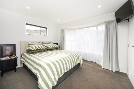 Photo of property in 35 Hillcrest Drive, Kelvin Grove, Palmerston North, 4414