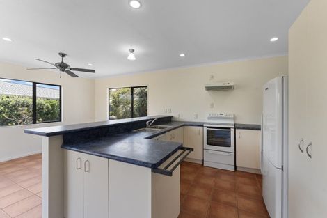 Photo of property in 9 Caughley Place, Otaki Beach, Otaki, 5512