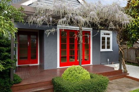 Photo of property in 21 Phoenix Avenue, Hokowhitu, Palmerston North, 4410