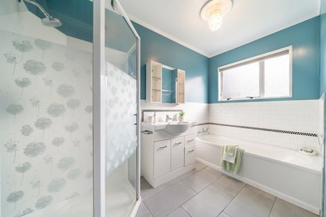 Photo of property in 18 Yarrow Place, Papakowhai, Porirua, 5024